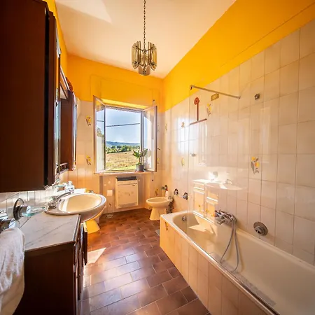 Cozy With Terrace, Ping Pong & Billiard Table Alloggio in famiglia *