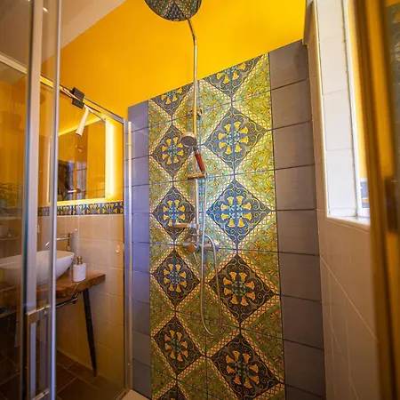 Séjour chez l'habitant Cozy With Terrace, Ping Pong & Billiard Table *