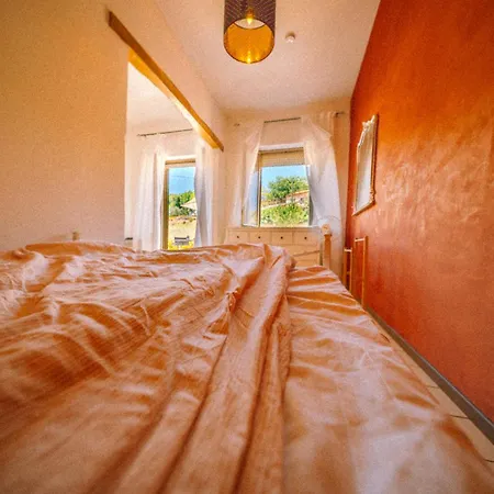 Cozy With Terrace, Ping Pong & Billiard Table Alloggio in famiglia